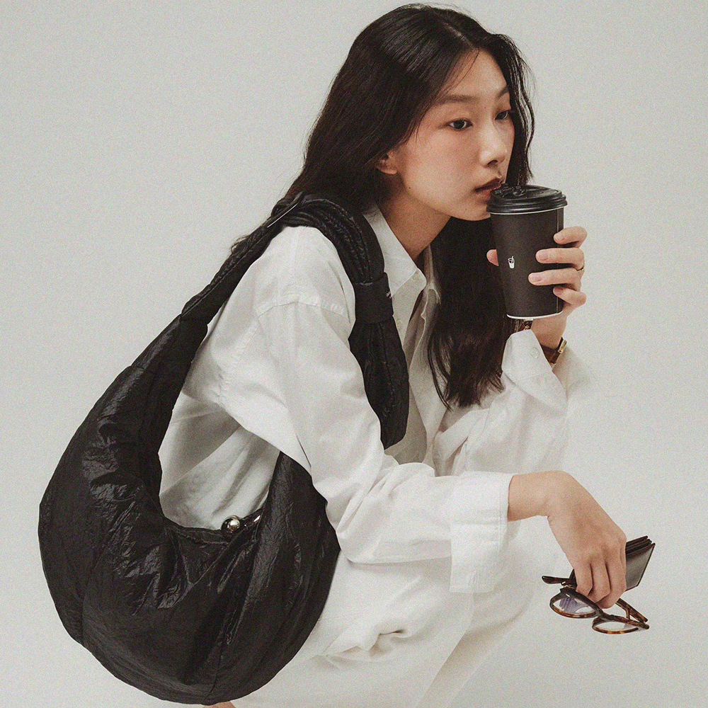 dot pebble bag (BK) - 감도 깊은 취향 셀렉트샵 29CM