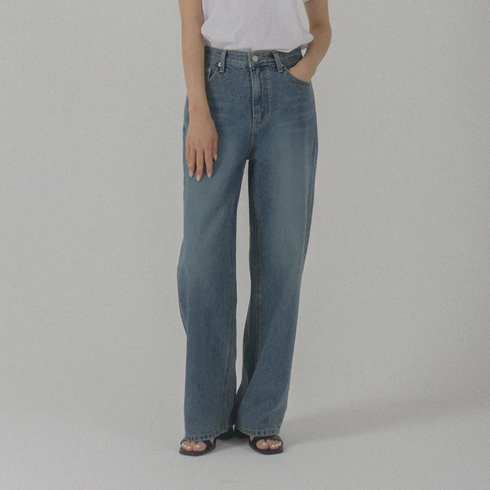 All brush washing denim pants