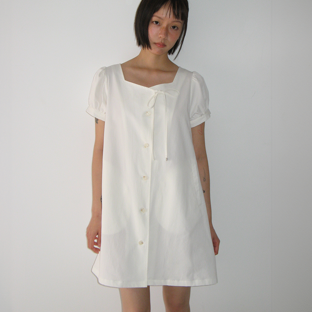 【韓国 The tis】LISIANTHIUS PINTUCK PLEATS DRESS_TT5S605IV 3rd] LISIANTHIUS PINTUCK PLEATS DRESS_TT5S605IV - 더티스