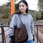 Ova Hobo Bag [Suede Brown]