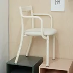 스타우트 암 체어