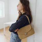 soft flat box bag [Italian suede] (vintage beige)