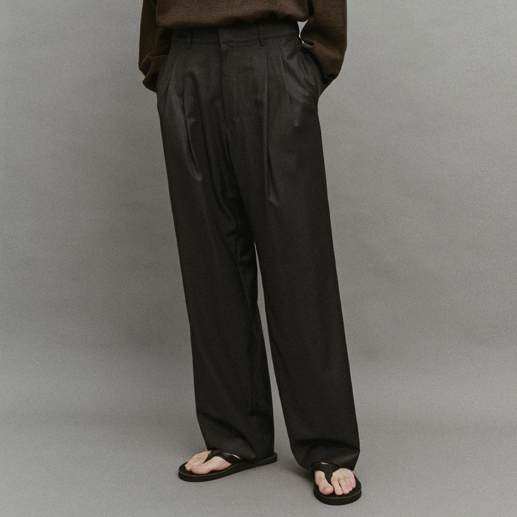 Narrow Stripe Tapered Slacks (Black)
