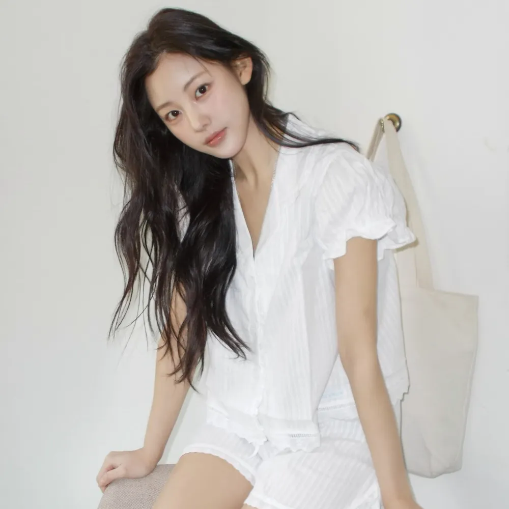 [하트시그널 오영주 PICK] [SET] 023A 퓨어샌드 숏 슬리브 탑 & 쇼츠