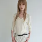DEEP V-NECK STRETCHY T-SHIRTS_CREAM [LW262TS05CR]