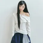 [이하은 PICK] ASYMMETRIC OFF SHOULDER TOP_IVORY