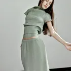 AUBE PLEATS MOCKNECK TOP [GREEN]