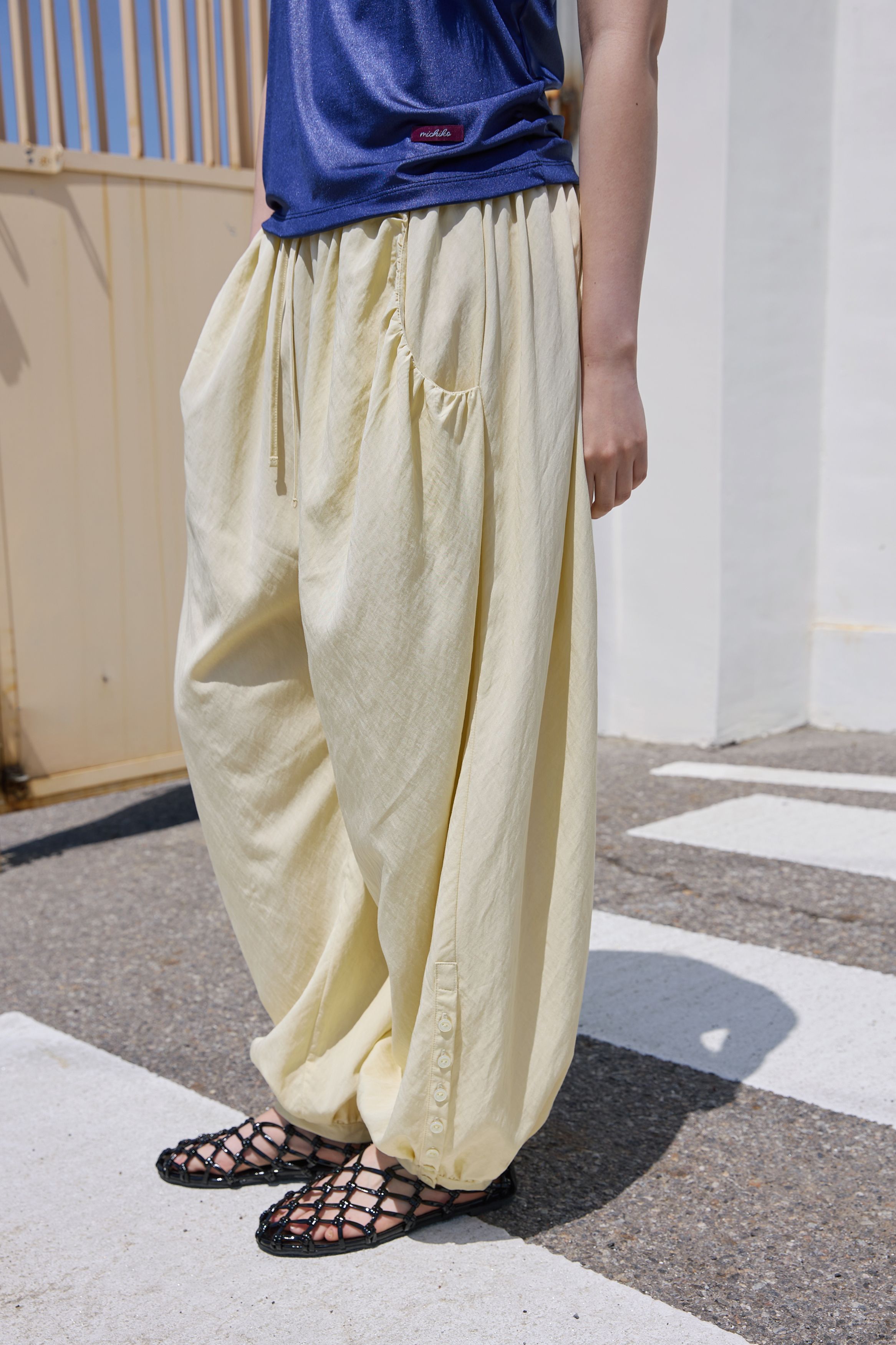 BUTTON DETAIL SHIRRING PANTS - 3 COLORS BUTTER