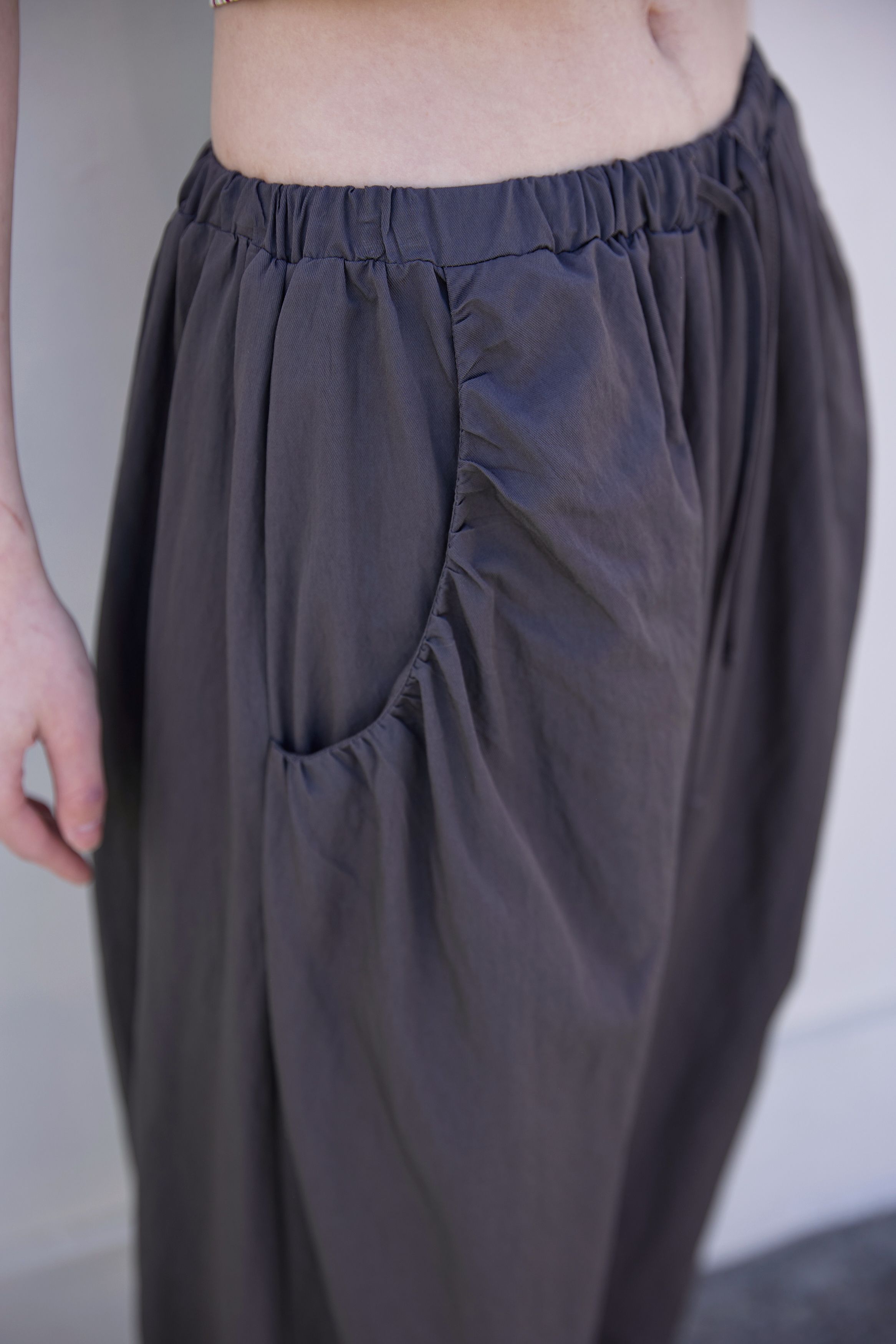 BUTTON DETAIL SHIRRING PANTS - 3 COLORS CHARCOAL