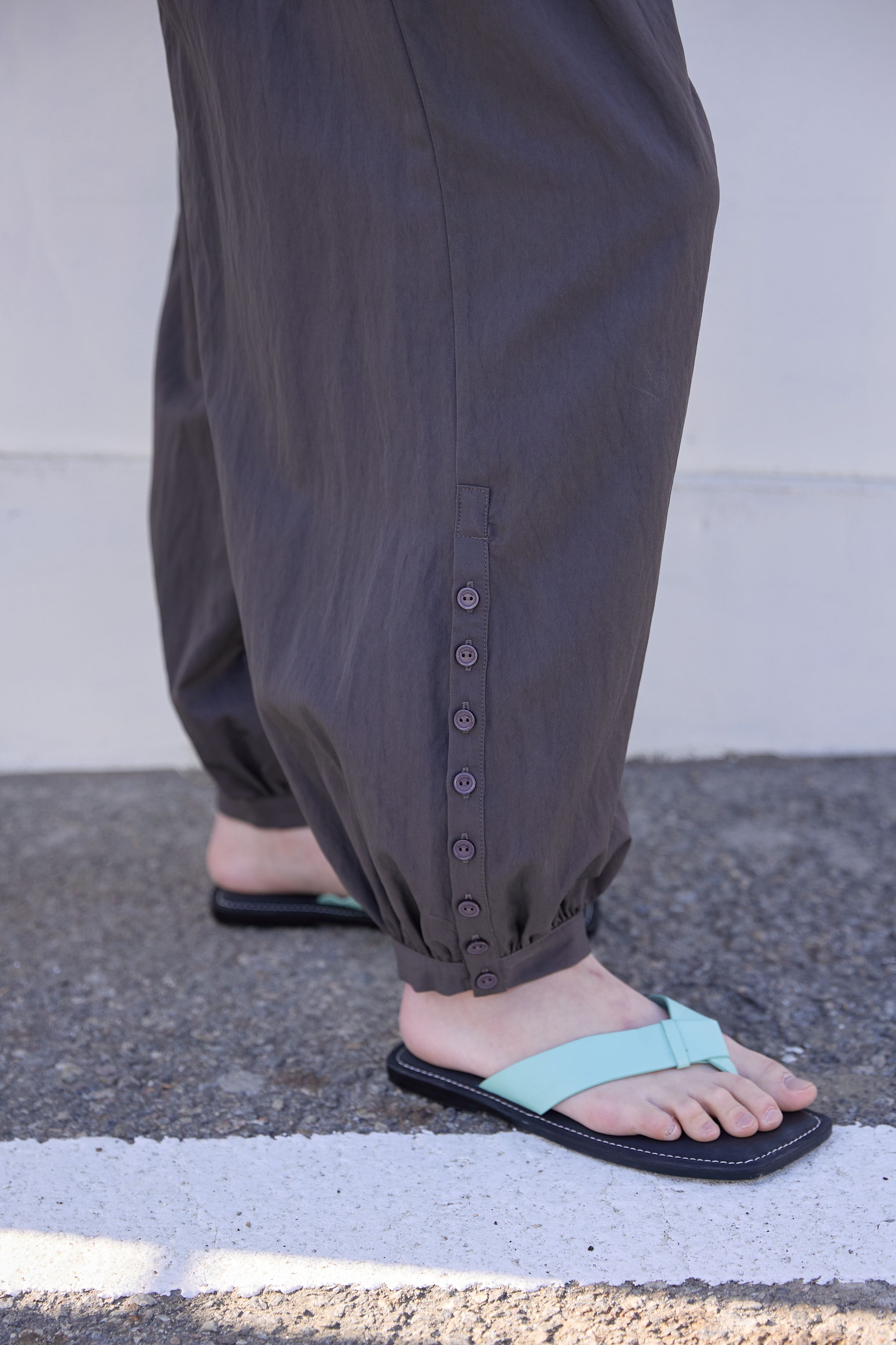 BUTTON DETAIL SHIRRING PANTS - 3 COLORS CHARCOAL