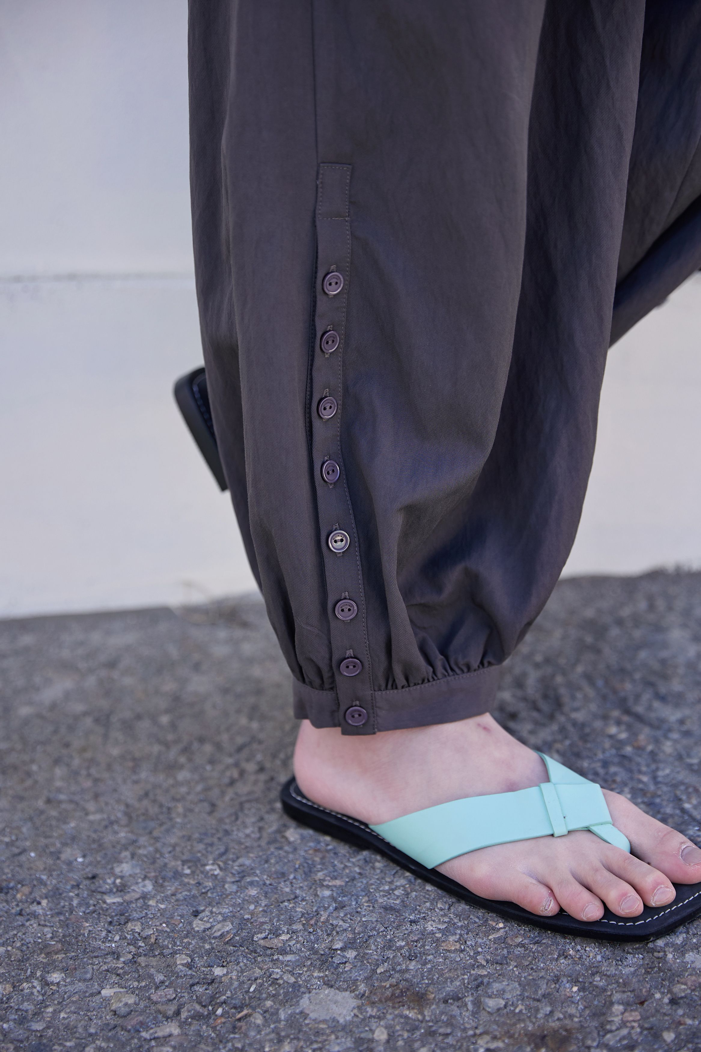 BUTTON DETAIL SHIRRING PANTS - 3 COLORS CHARCOAL