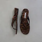 Simple flip-flop_leopard