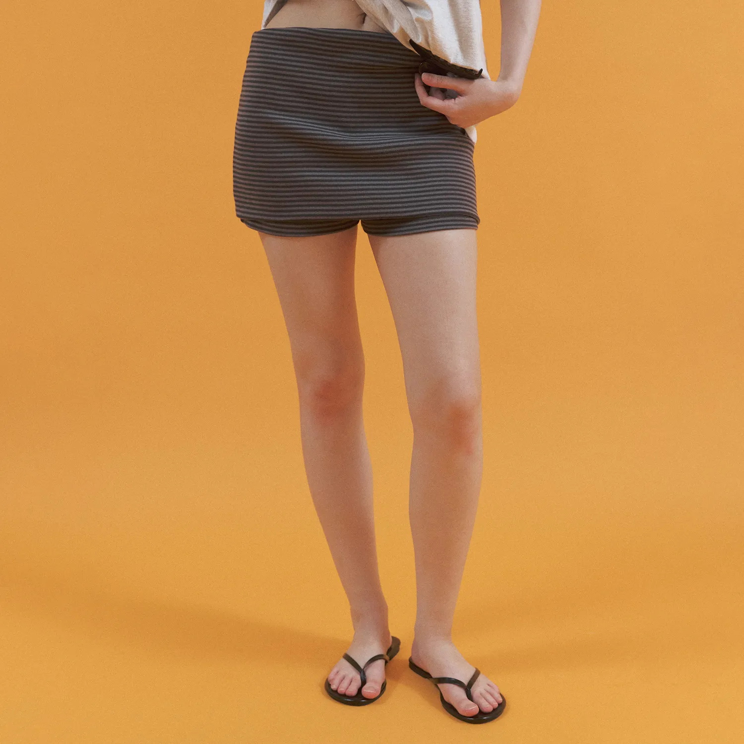 stripe skirt shorts (grey)