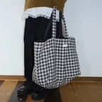 REVERSIBLE CHECK SHOPPER BAG - PURPLE