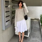 a soft jersey skirt (white)