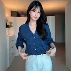 [양양 착용] 포엠 러플 핀턱 체크 블라우스 - Navy