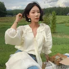 [헤이가가 PICK] LACE TIE RUFFLE BLOUSE (IVORY)