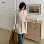 잇미샤 하이넥 벨티드 하프 코트 ITQBYHC740