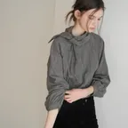 Wrinkle back tie blouse (charcoal)