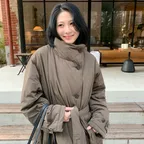 [박소령PICK] 하이넥 버튼업 벨티드 다운 코트_브라운 91F6414782