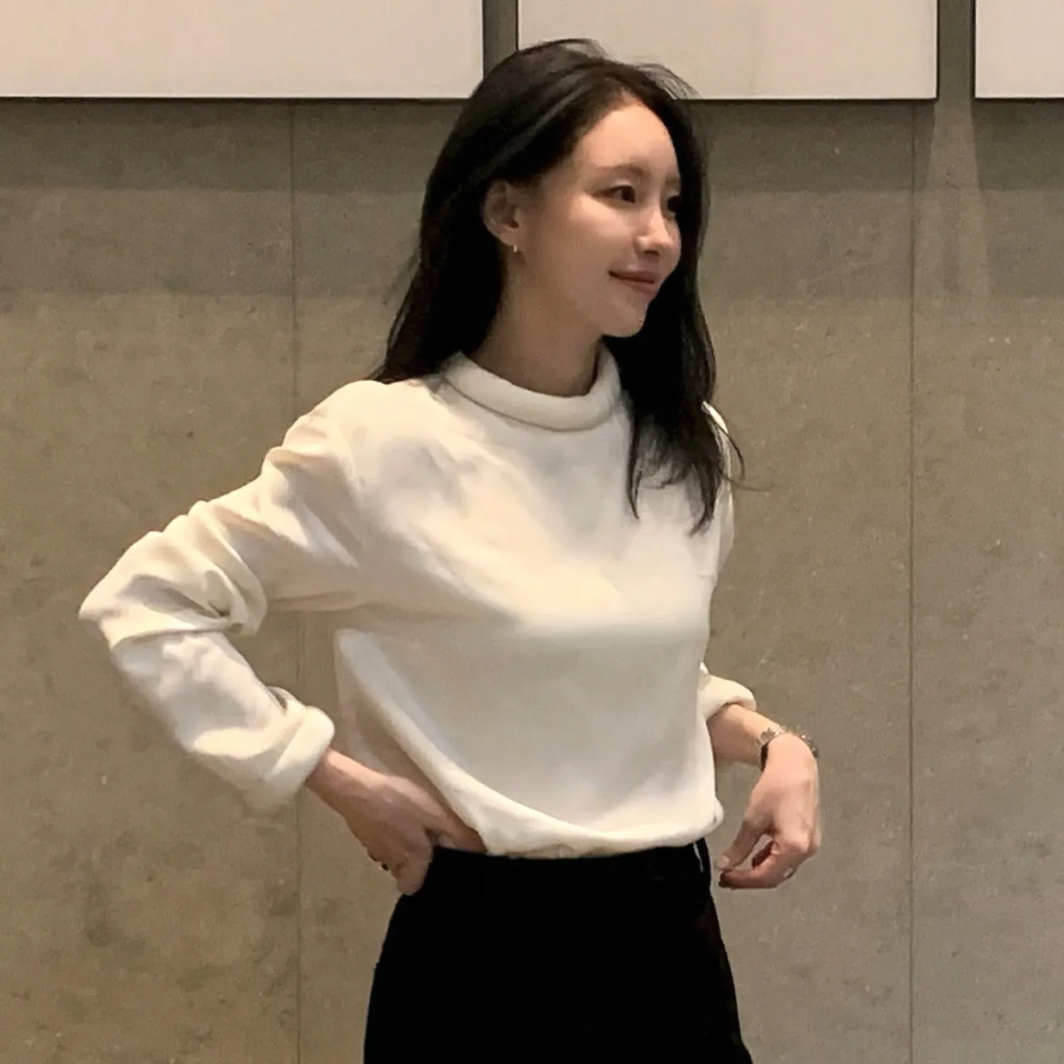 [강문경pick] 패디드 넥 블라우스_IVORY