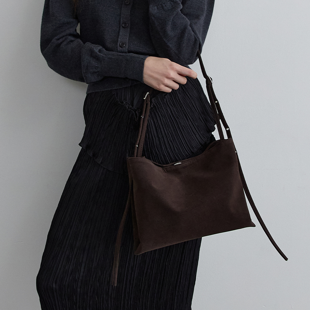 던 팩토리 HOSU BAG SUEDE CHOCO 호수백 스웨이드 초코 · One size