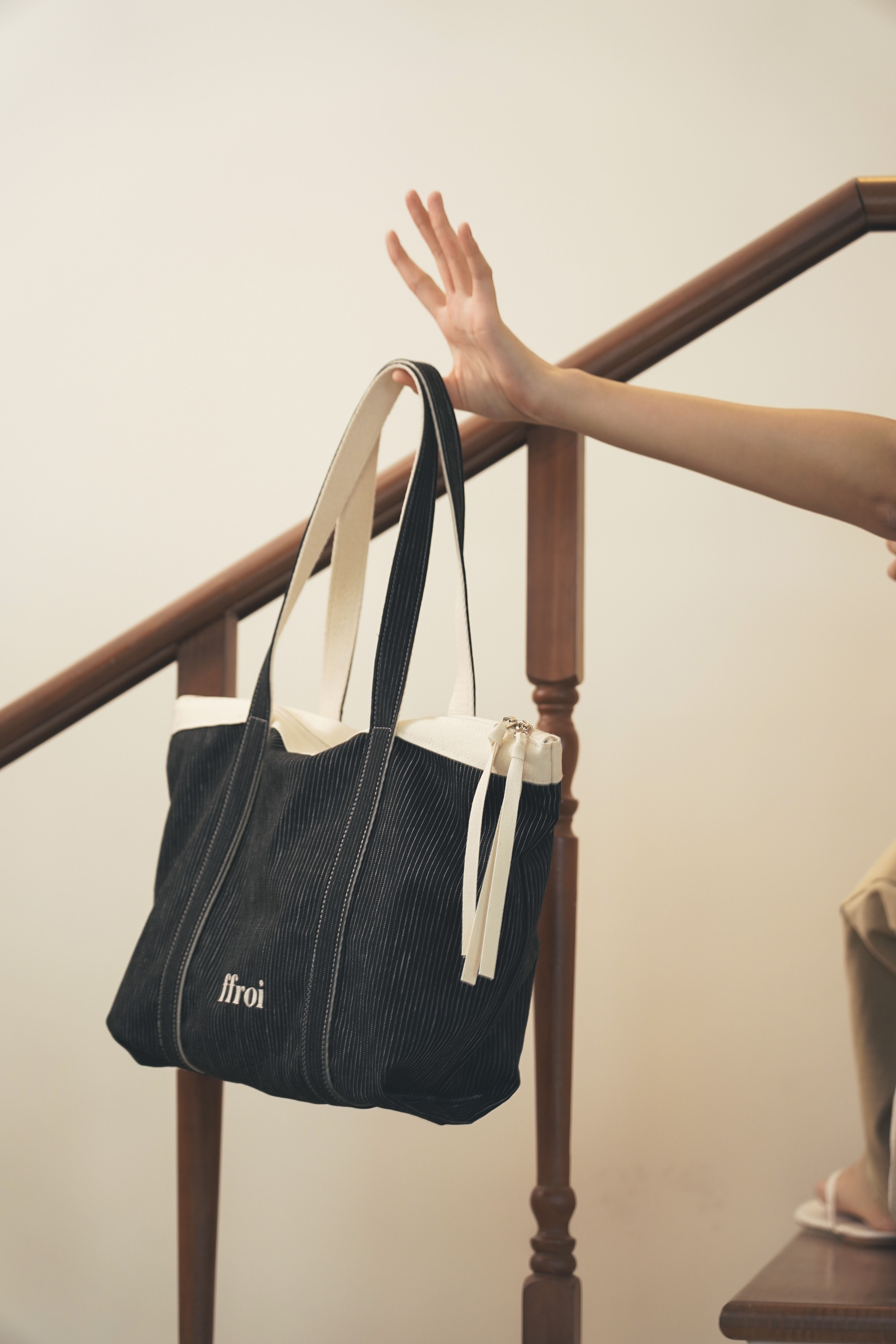 【ffroi】25SS STRIPE ZIPPER ECO ショルダーバッグ 감도 깊은 취향 셀렉트샵 29CM