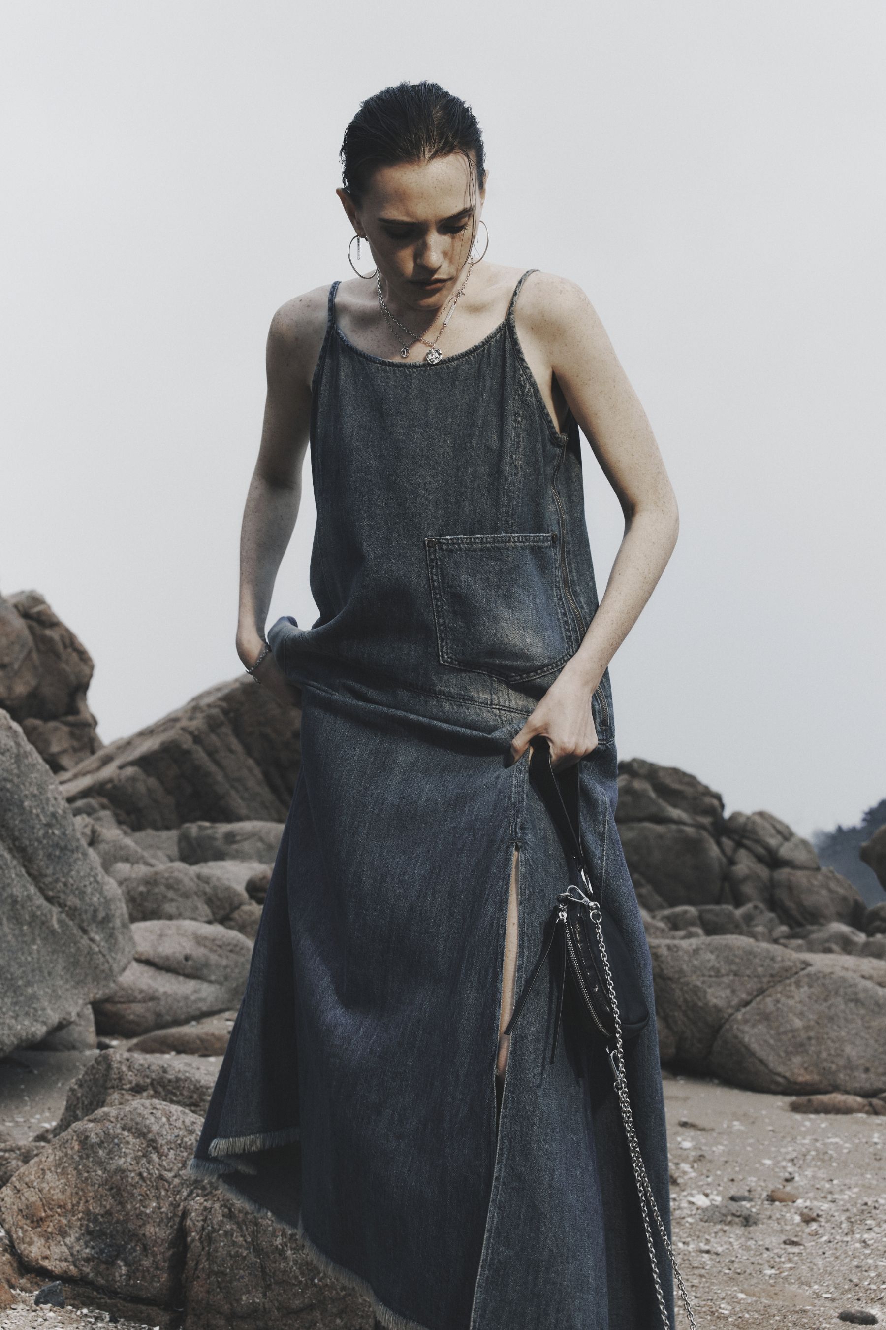 韓国商品/TREEMINGBIRD Ruffle Sleeveless One-piece 트리밍버드(TREEMINGBIRD) Ruffle Sleeveless One-piece [ Black