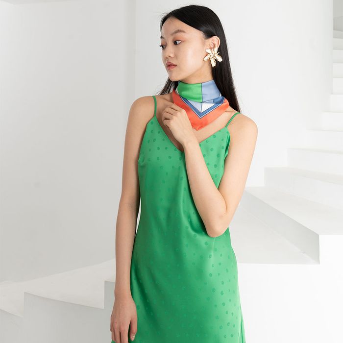 SATIN SLIP MINI DRESS . YELLOW GREEN 감도 깊은 취향 셀렉트샵 29CM