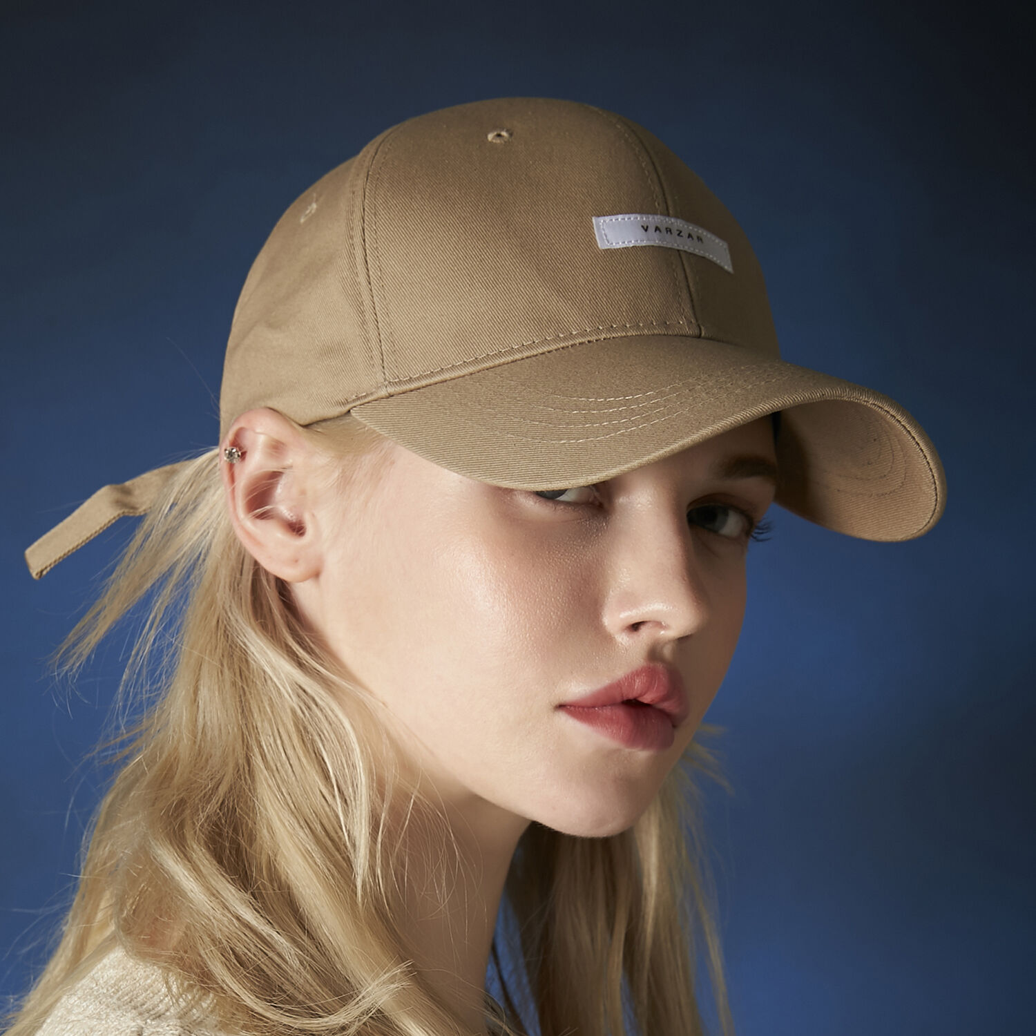CENTAUR.KR ♥ CENTAUR BOX EMBLEM BALL CAP追跡付 CENTAUR BOX EMBLEM BALL CAP_BEIGE - 감도 깊은 취향 셀렉트샵 29CM