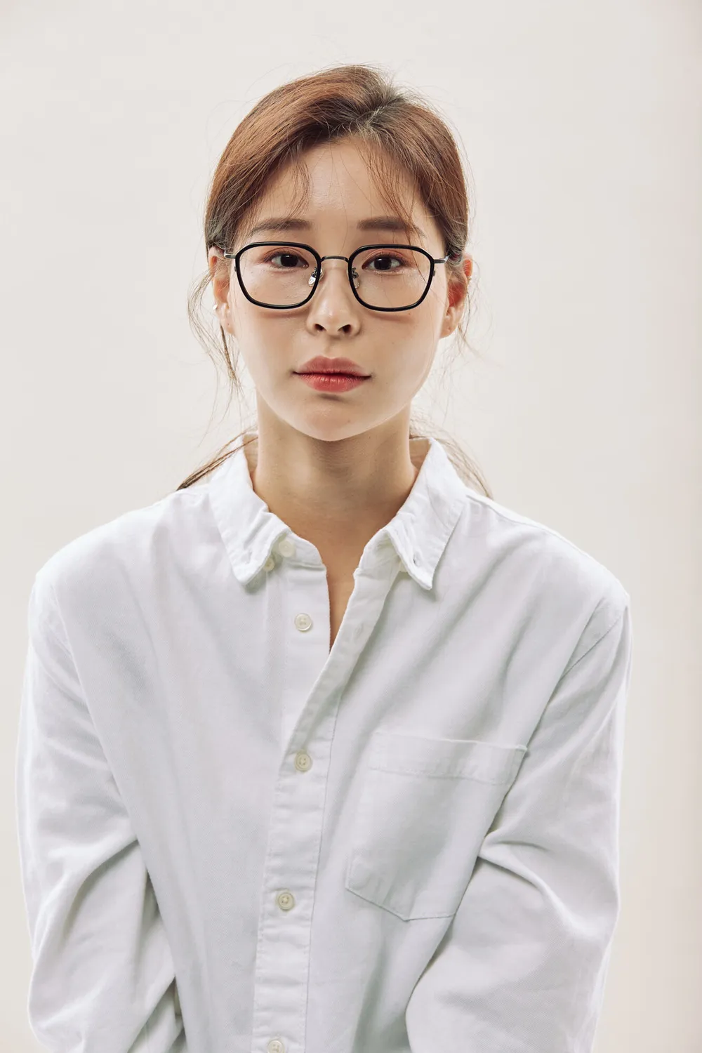 BUTTY_GR 여성 착용 이미지