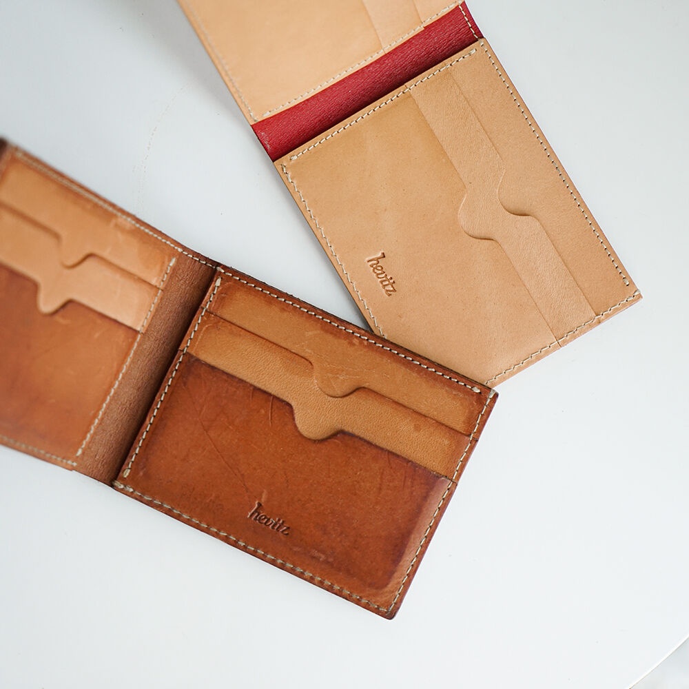 지갑 내부 베이지 가죽 에이징 모습