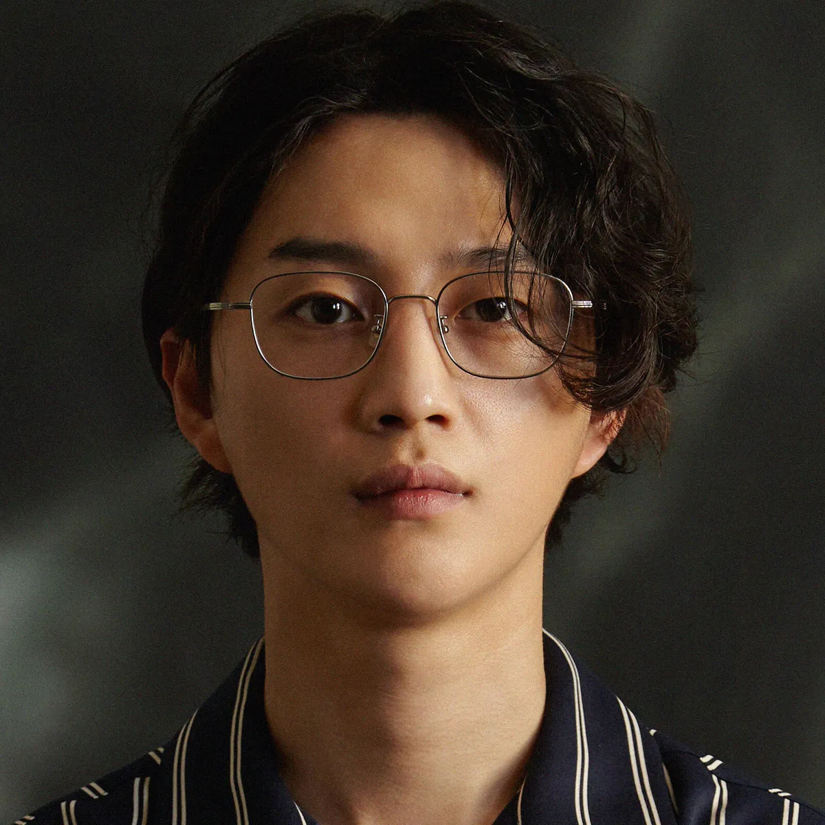 w5-4-soft-silver-and-dim-gray-29cm