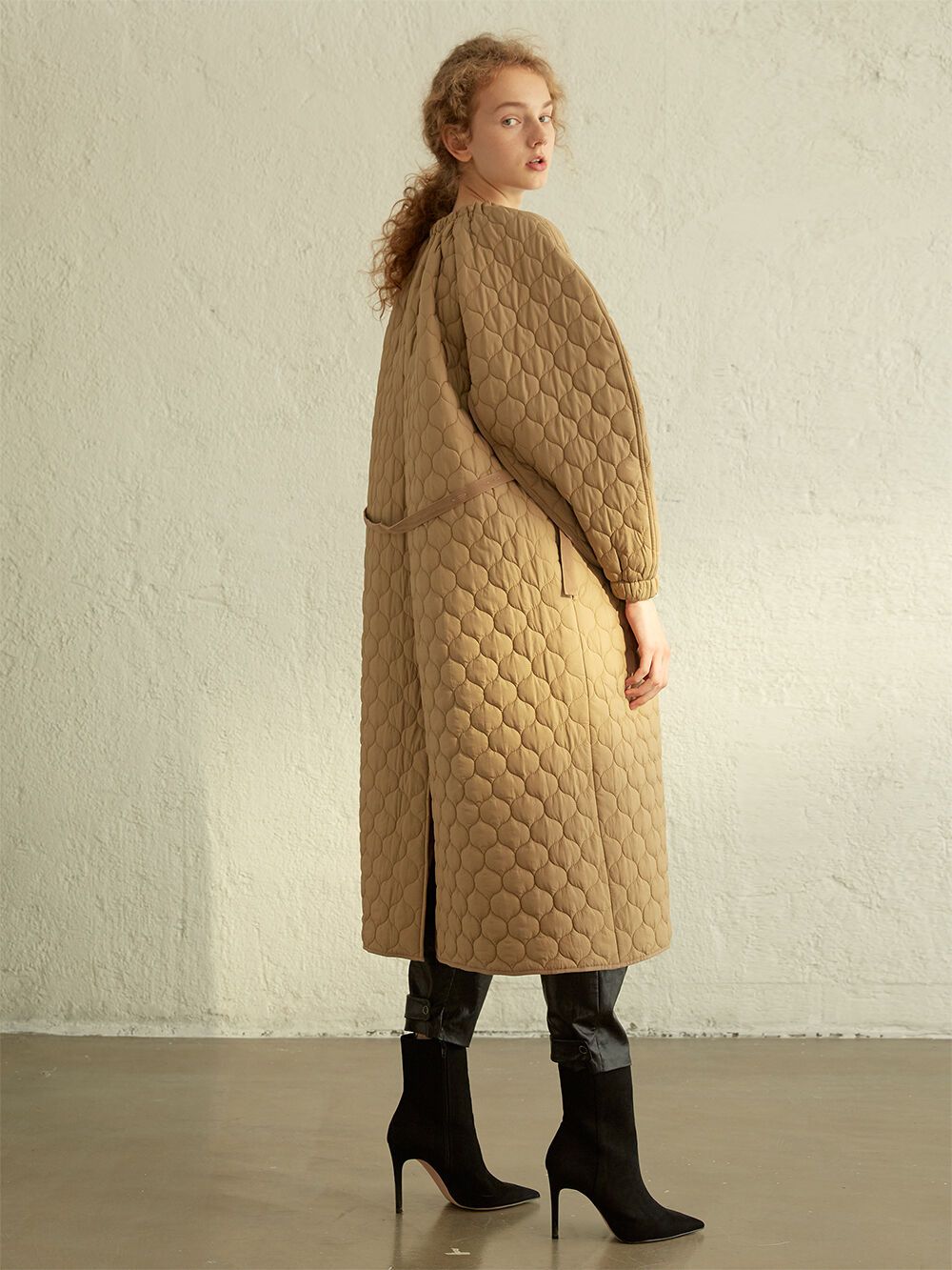 Volume Sleeve Quilted Coat _ BEIGE 감도 깊은 취향 셀렉트샵 29CM
