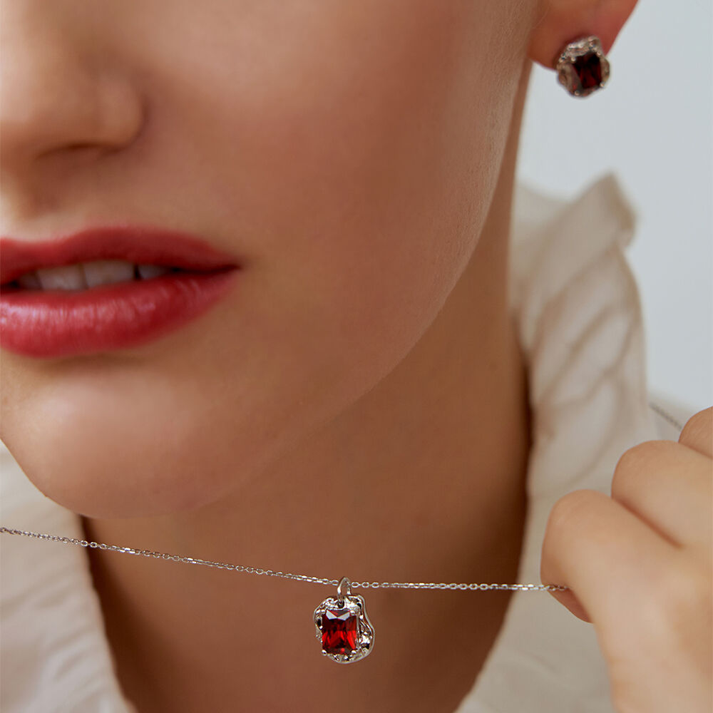 [leeENoir] 韓国アクセ☆Midnight Red Cubic Wave Earring_全2色 leeENoir] 韓国アクセ☆Midnight Red Cubic Wave Earring_全2色