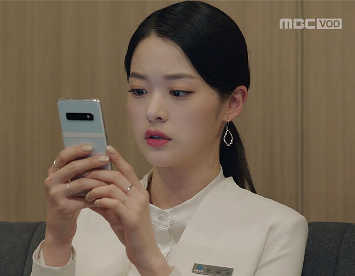 더 뱅커 신도현 귀걸이 협찬