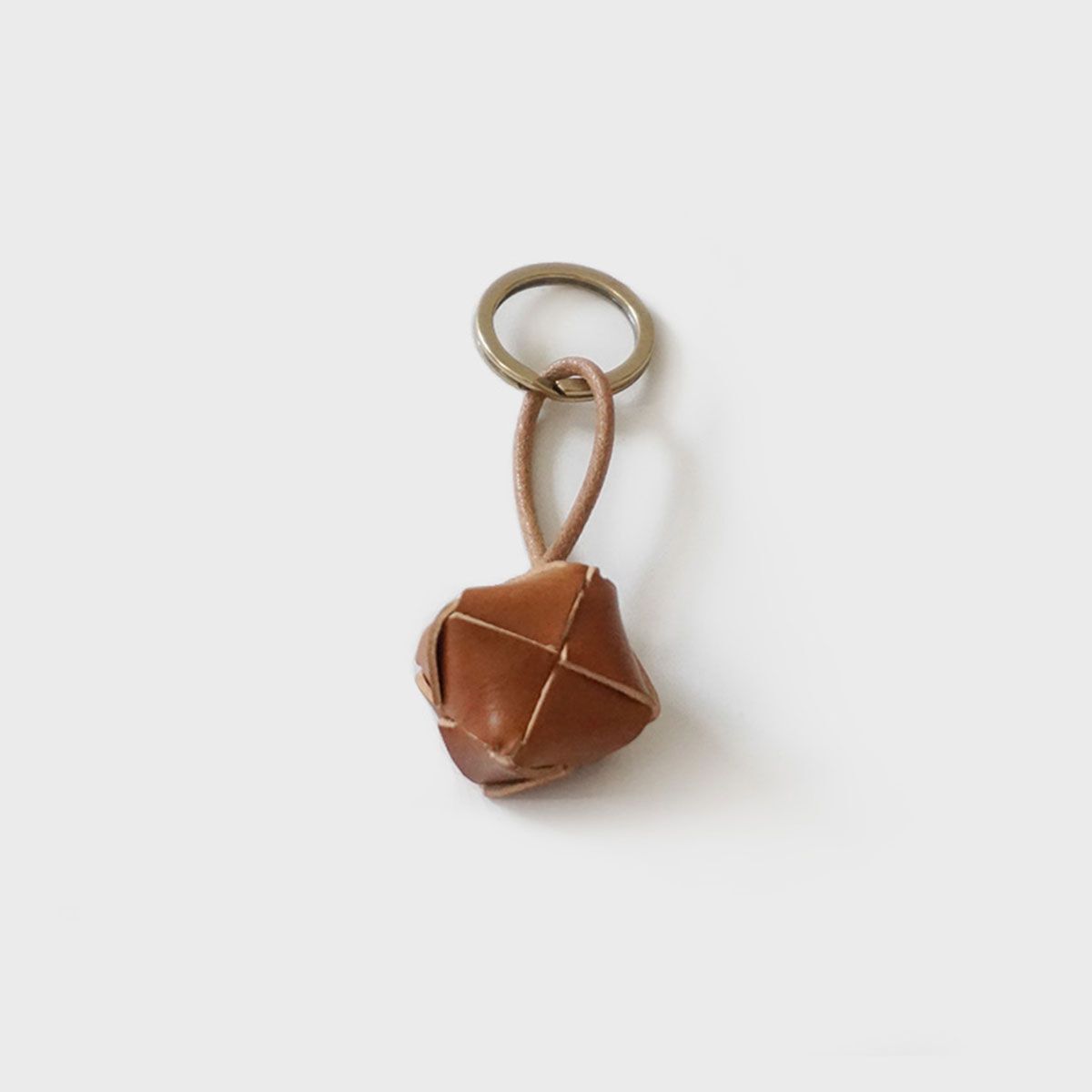 Balloon keyring (tan) - 감도 깊은 취향 셀렉트샵 29CM