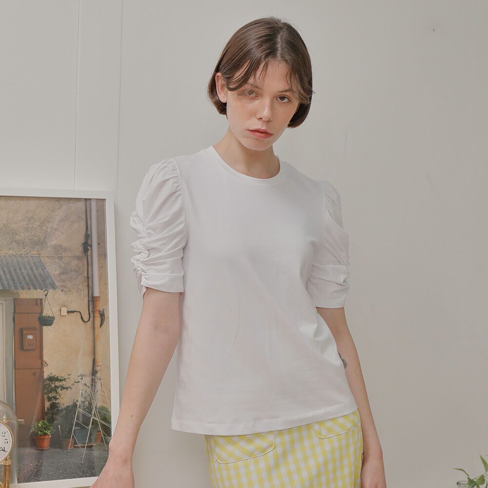 SHIRRING SLEEVE T-SHIRT_WHITE - 감도 깊은 취향 셀렉트샵 29CM