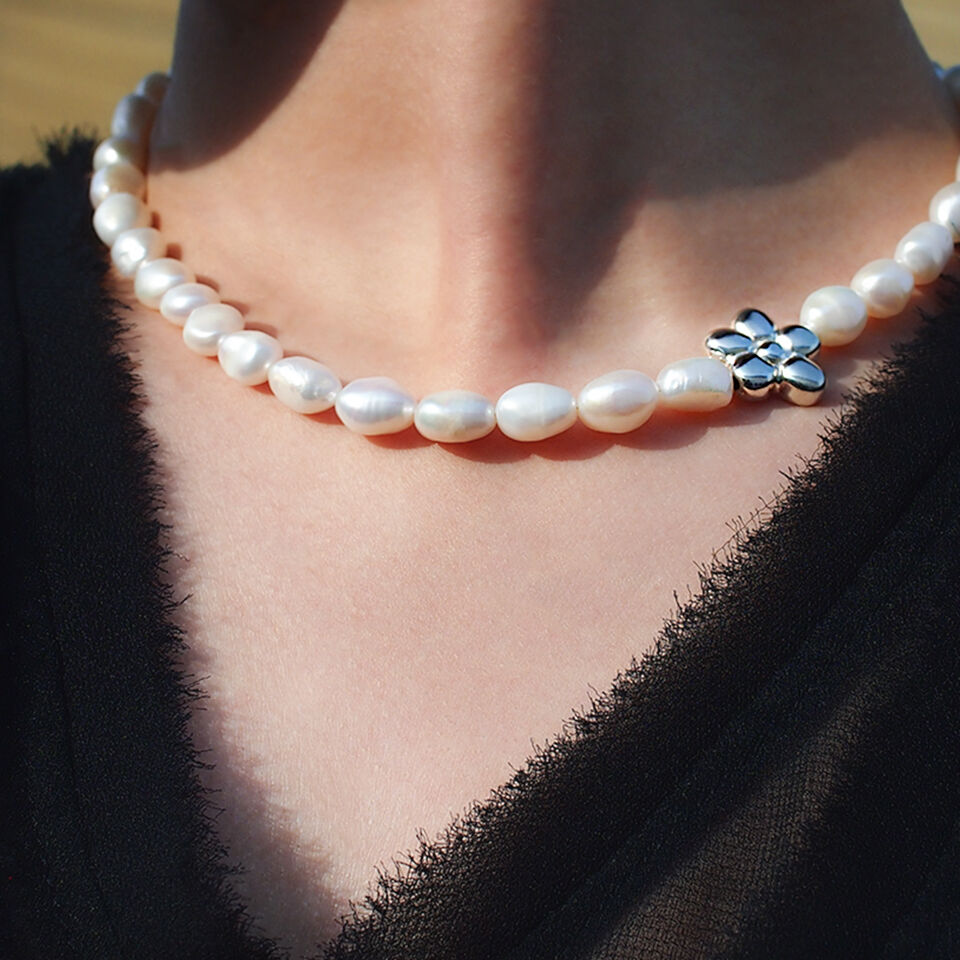 Kkot and Pearl Necklace - 감도 깊은 취향 셀렉트샵 29CM