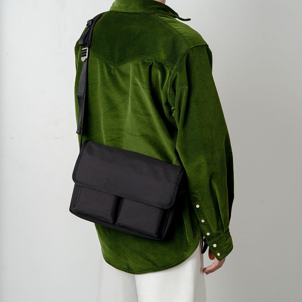 [HAH ARCHIVE] 韓国☆5POCKET I-PAD BAG HAH ARCHIVE] 5POCKET CUSHIONED I-PAD BAG (BLACK) - 감도 깊은