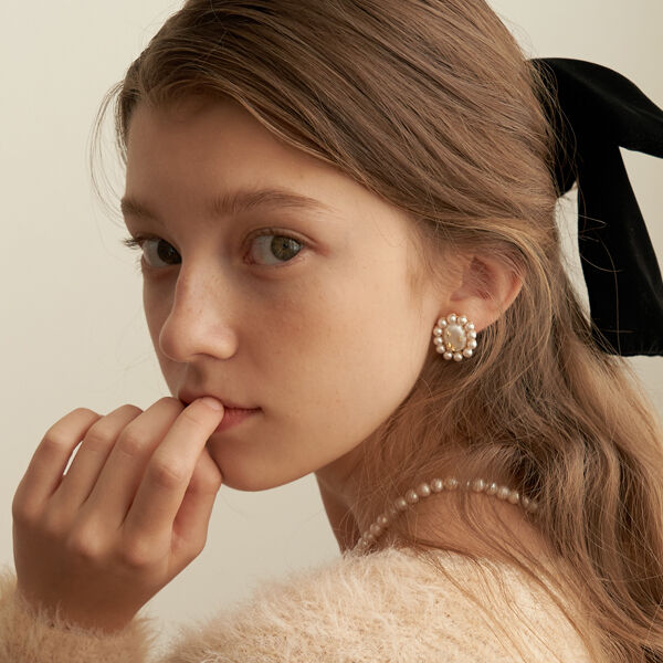Lettering Pearl Heart Hoop Earring EC1948 - 감도 깊은 취향