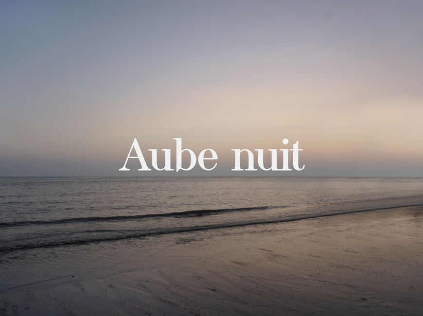 Aube nuit

해가 지는 밤부터 해가 뜨는 새벽까지
나의 생각과 감각, 모든것이 깊어지는
오롯한 이 시간을
색감과 디자인으로 재해석해 선보이는
여성잡화 브랜드입니다.