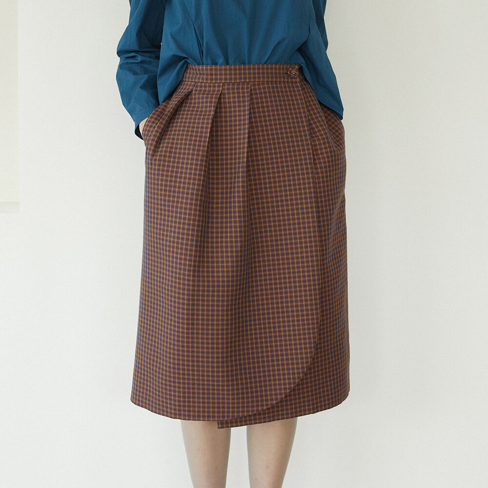 aclent Volume wrap check skirt（THREE-TUCKED WRAP SKIRT
