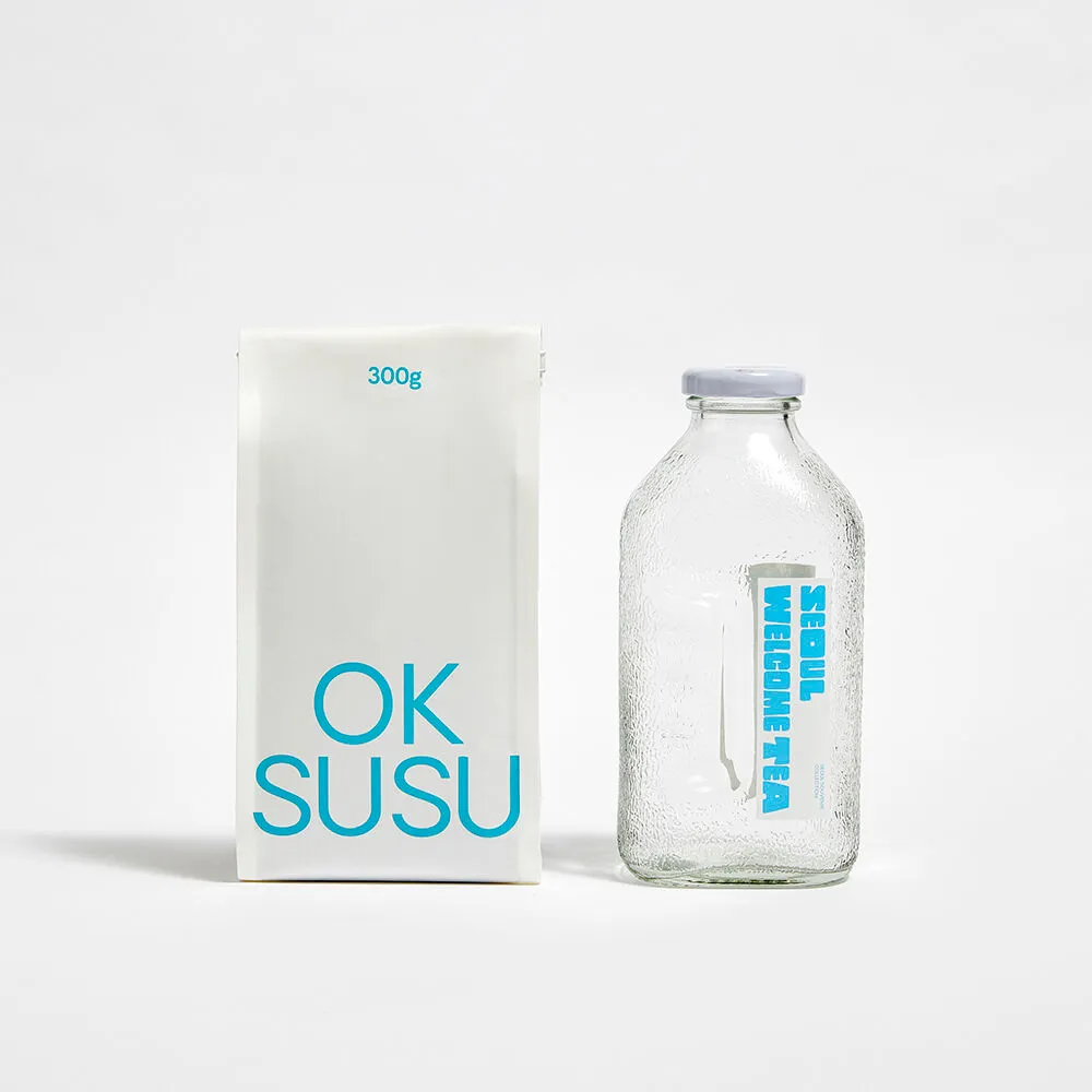 ‘서울웰컴티’ 세트는 기분 좋은 만남과 시작을 바라는 마음을 담았습니다.
커피 원두팩에서 영감을 받은 패키지에 담긴 웰컴티와 유년의 기억을 담은 델몬트 유리병 미니어처로 구성된 ‘서울웰컴티’ 세트로 소중한 마음을 전해보세요.