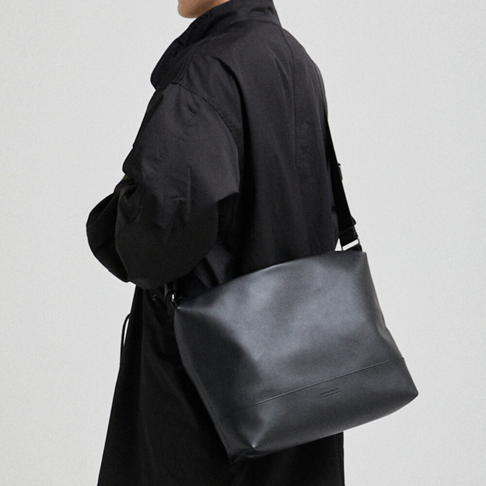 ☆HAH ARCHIVE☆ Arc Black Messenger Bag S#ak11 Ark Messenger Bag (Black) - HAH ARCHIVE Global