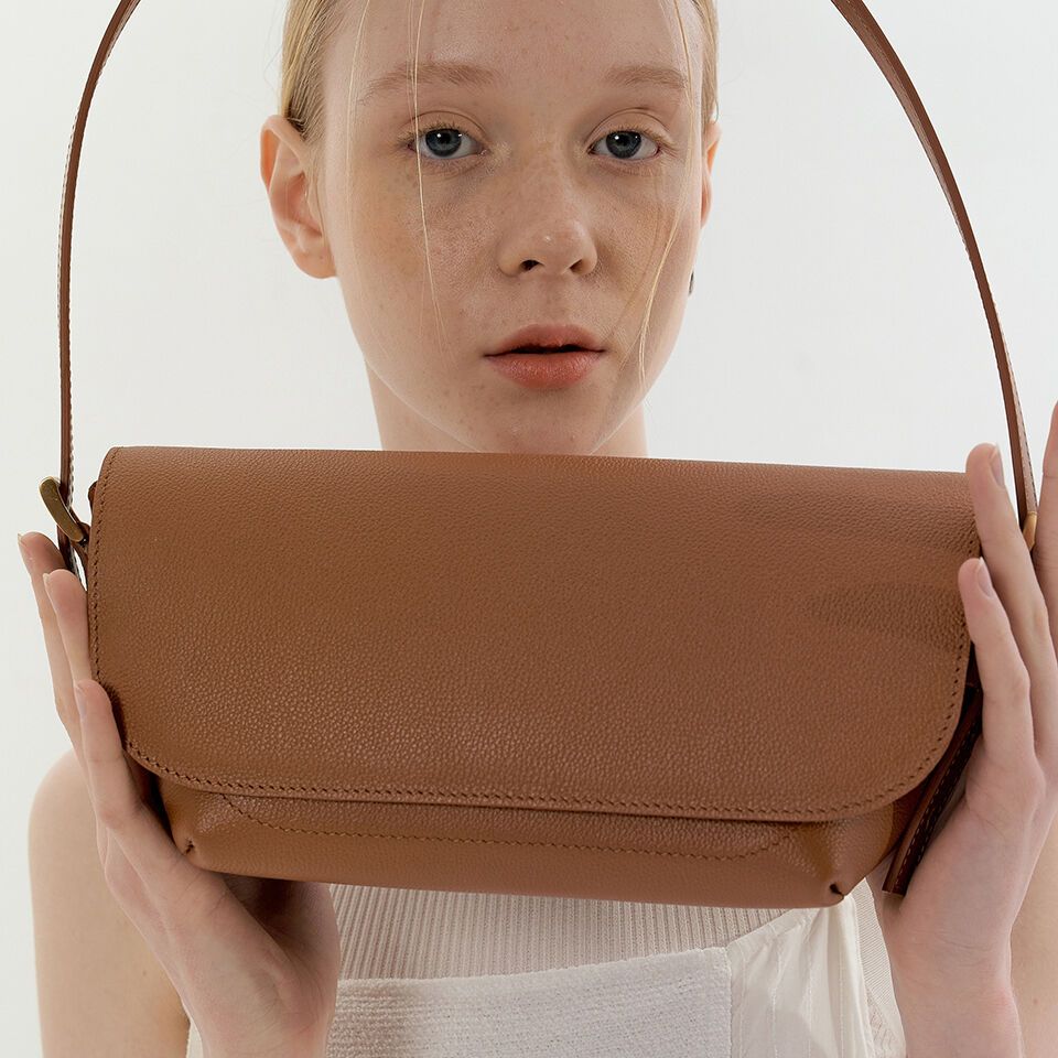 vowy-m-bag-maple-brown-29cm