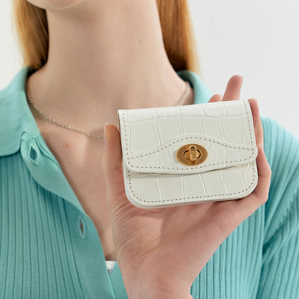 長財布 you a use Wonder wallet (Croc white) ☆韓国の人気☆【you a use】☆Wonder walle.t☆財布☆関