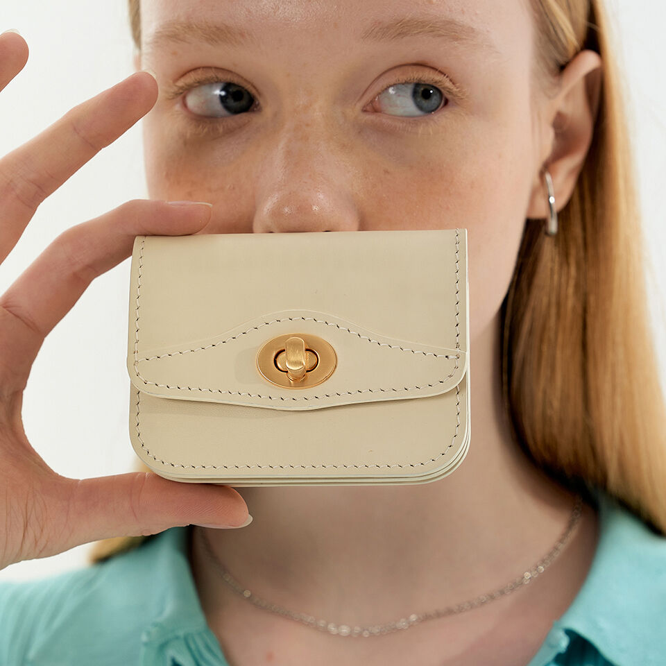 長財布 you a use Wonder wallet (Ivory) you a use | Official web-site