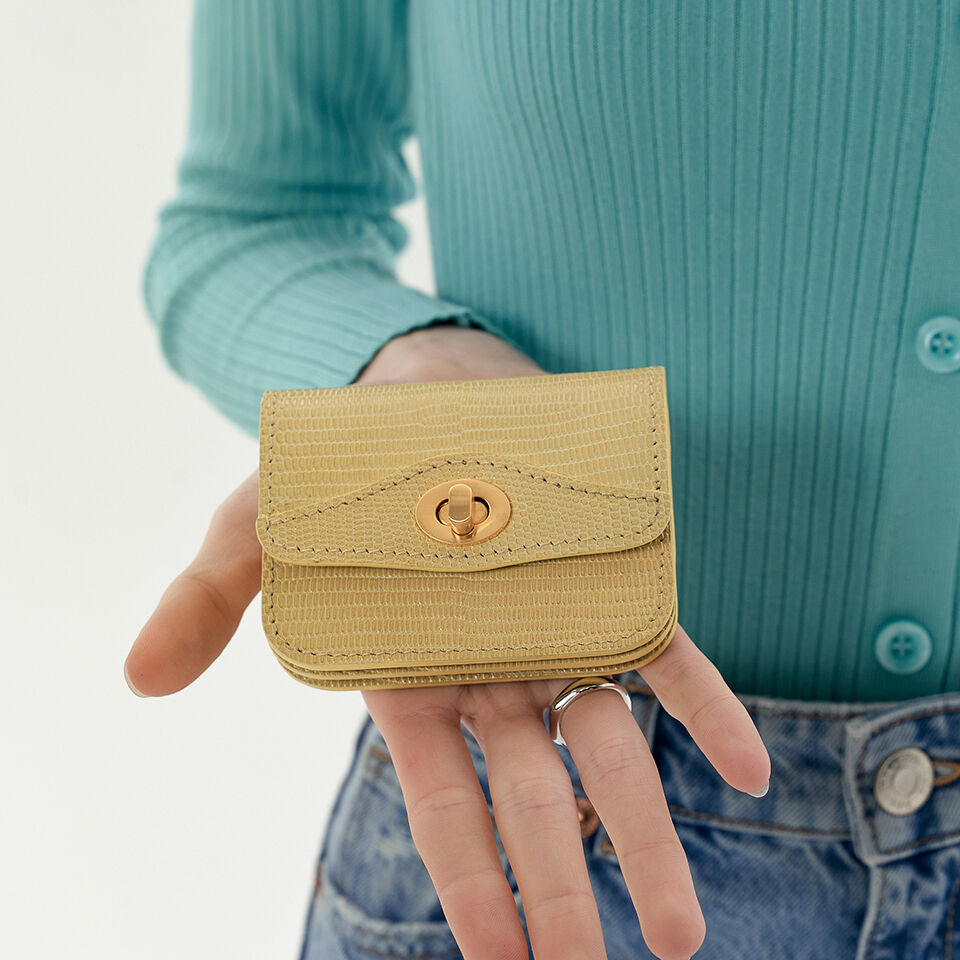 長財布 you a use Wonder wallet (Lizard yellow) Wonder wallet (Lizard yellow) - 감도 깊은 취향 셀렉트샵 29CM
