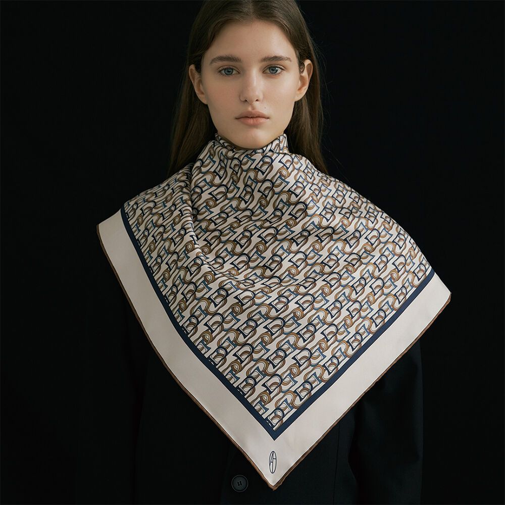LEEZ Cerulean Chain Square Silk Scarf